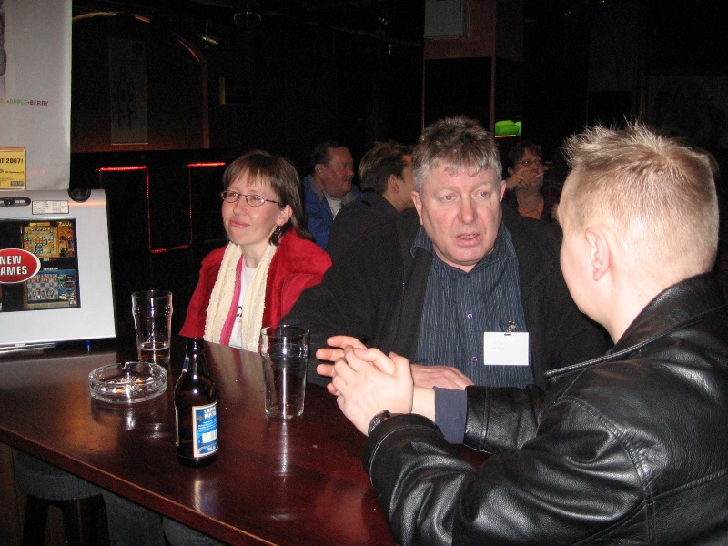 soilian, h�nen miehens� sek� PeePee2007, joilla tuntuu juteltavaa riitt�v�n